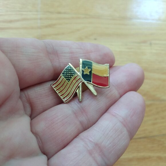 Vintage Texas Alamo USA Lapel Hat Pins Lot of 4 Yellowed Damaged AS IS - Picture 4 of 11